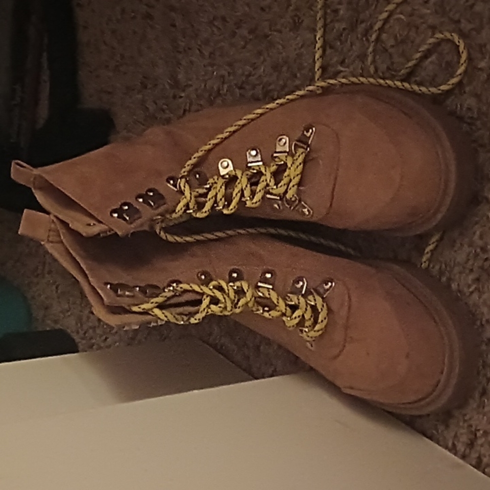 Forever 21 lace Boots